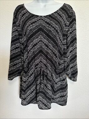 Maurices Monochrome Black and White Geometric Peplum Blouse Size Large